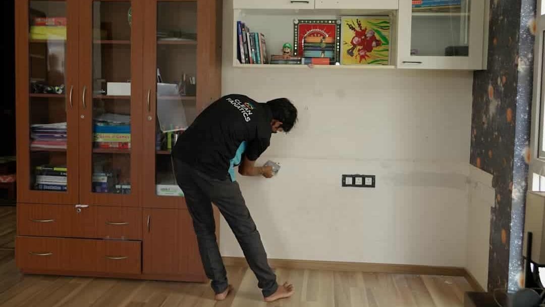 House painting putty touch-up by Clean Fanatics