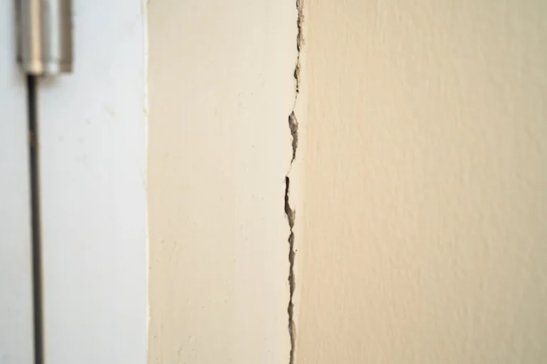Settlement Cracks
