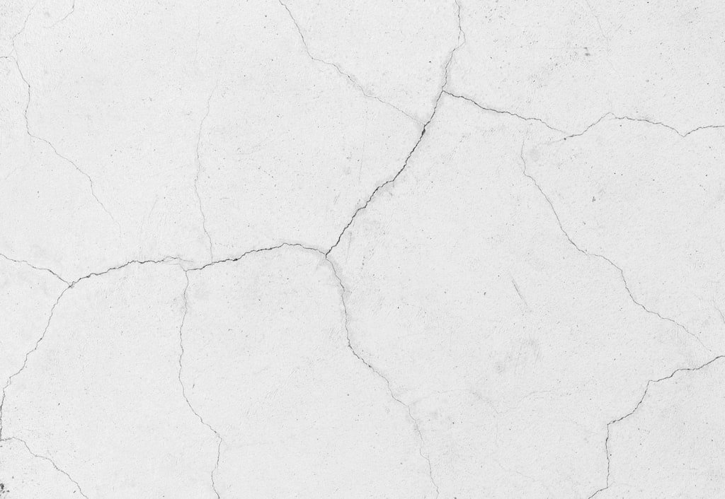 Cracks on Walls